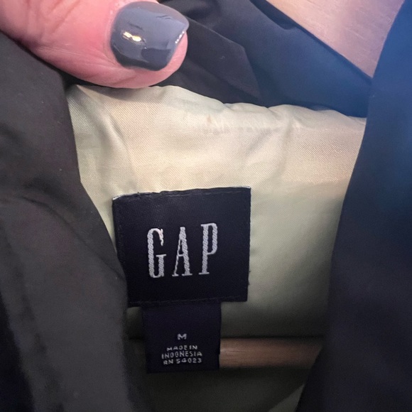 Gap Black Puff Vest - Picture 2 of 7